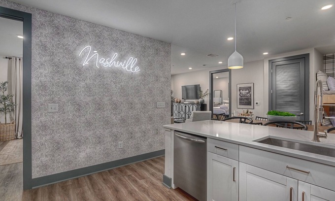 Rolling Mill Hill Condo | Luxury Downtown. Walk to Broadway. Sleeps 10. Rooftop & Gym.