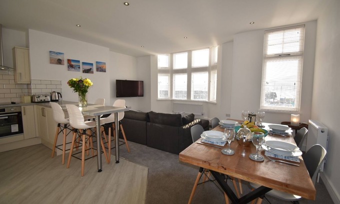 Scarborough Apartment | Luxury family friendly holiday home on the Scarborough seafront near Castle