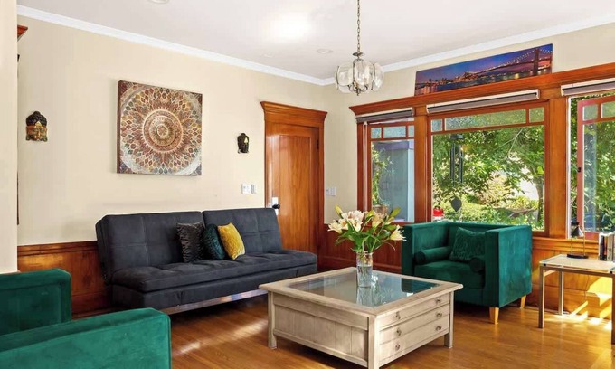 Fairview Park House | Luxury Family Home BEST neighborhood in Berkeley