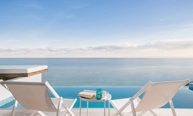 Gaitanion Villa | Luxury Fiore Suites