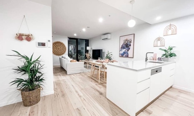 Reid Apartment | Luxury Furnished Apartment Near Glebe Park