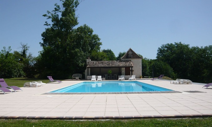 Boisse Cottage | luxury gite for couples, no children. Peace, great views, large pool and spa.
