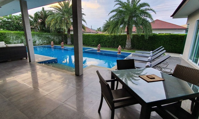 Nong Kae Villa | LUXURY HIGH END POOL VILLA