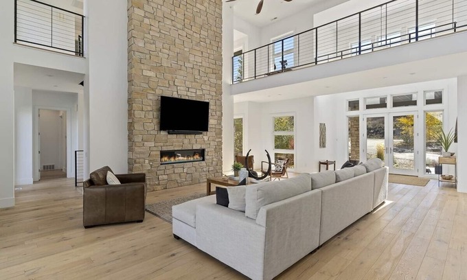 Huntsville House | Luxury Home close to Snowbasin!