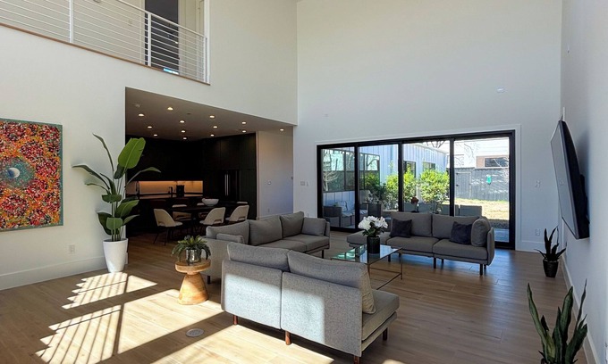 Dallas House | Luxury Home in Heart of Dallas, Love Field Airport, HighLand Park