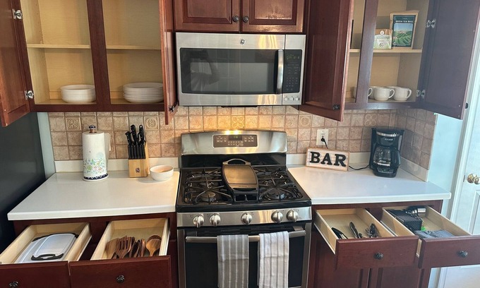 Alexandria West House | Luxury Home near Washington DC