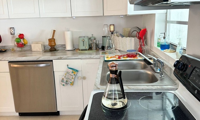 Allapattah Cottage | Luxury Home Near Wynwood Fl! 15 minutes from Airport & Miami Beach