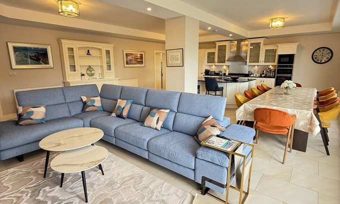 Kilnabrack Upper House | Luxury Home Ring of Kerry- close to Beach and Golf- 5 minute walk to pubs/shops