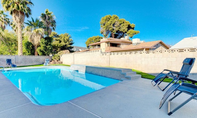 Paradise House | Luxury home with Pool and gym and RV parking