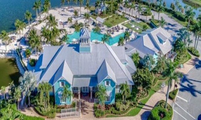 Naples House | Luxury in Naples Reserve Everything you would expect to find at a 5 star resort