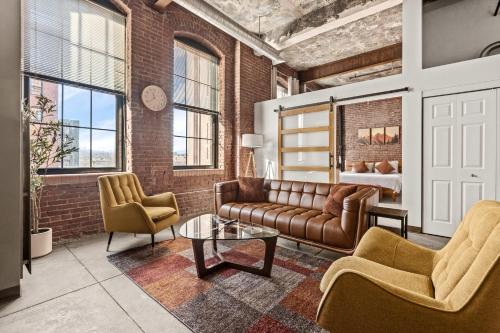 Strip District Apartment | Luxury Industrial 2 Bedroom 2 Full Bath Strip District & Riverwalk