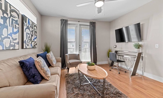 Fort Worth Apartment | Luxury King 1BD | Pool+Gym+Parking+Stockyards