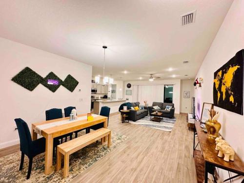 Palm Coast House | Luxury King Suite, 3BR 2BA, Beach Vibe, Top-Tier Amenities, Prime location