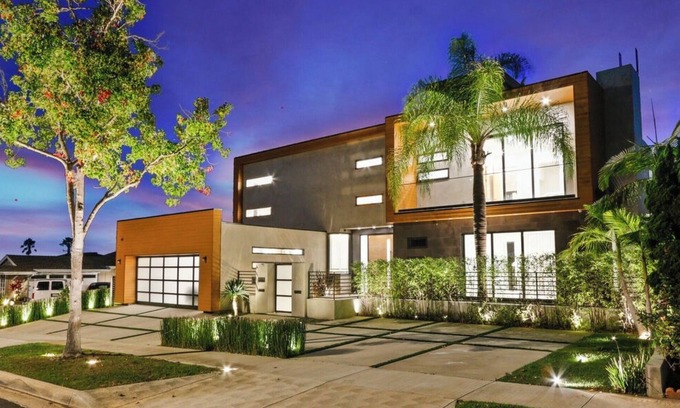Ladera Heights Villa | Luxury LA Mansion with Ocean & City Views