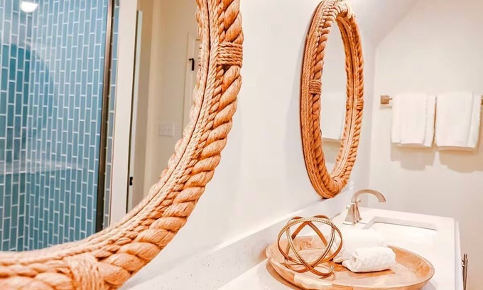 Pimento House | Luxury Lake House: Stay French Lake