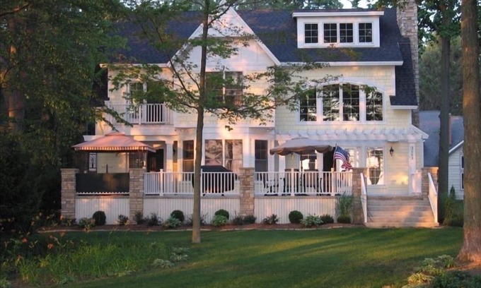 Douglas House | Luxury Lake Michigan Home