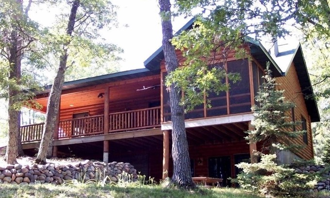 Spooner Cabin | Luxury Lakefront Retreat on a Quiet Lake