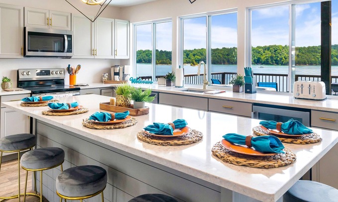 Dandridge House | Luxury Lakehouse (4-Bedroom Home) - Handicap accessible by RedAwning