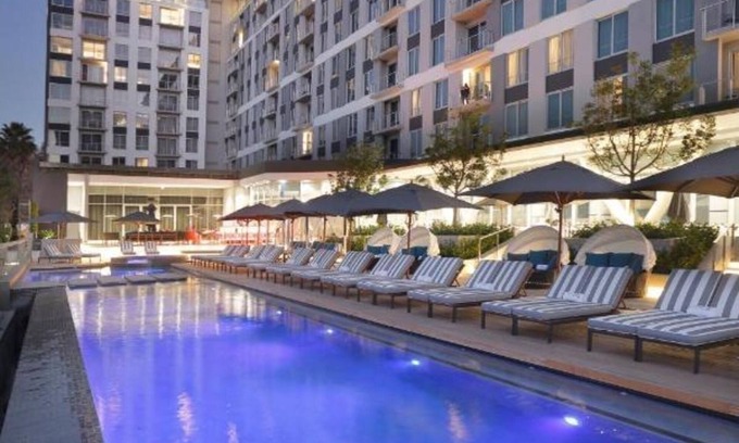 Sandown Apartment | Luxury Living in the Heart of Sandton Stunning Apartment at The Capital on Park