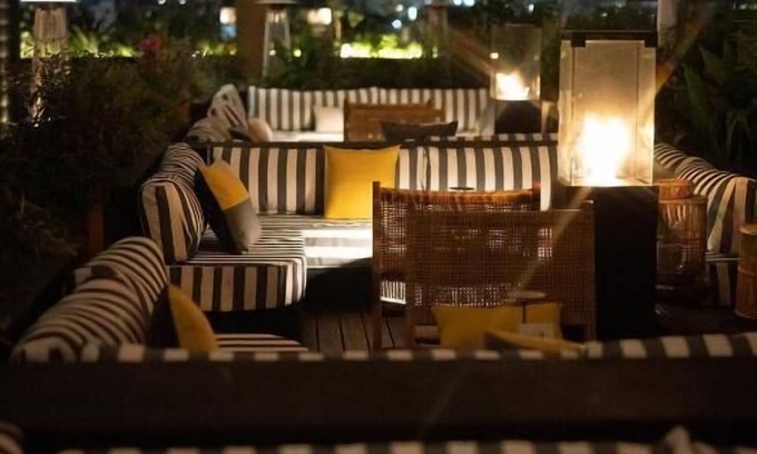 Hipodromo Hotel | Luxury Living: Explore El Pendulo from Our Contemporary Abode!