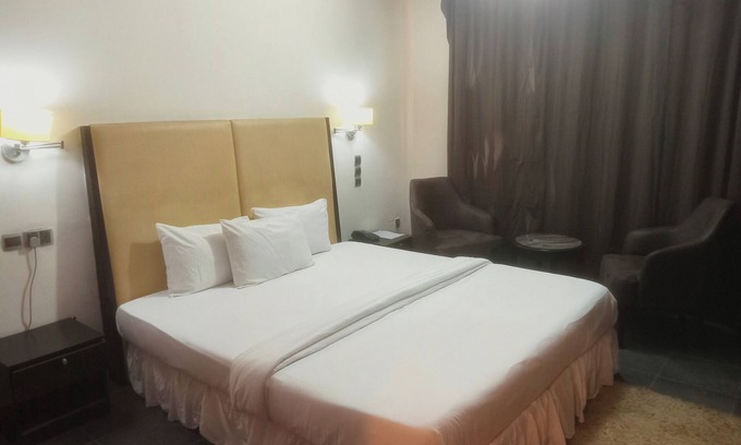 Owerri House | Luxury & Location: Golden Tulip Owerri. with WiFi, AC