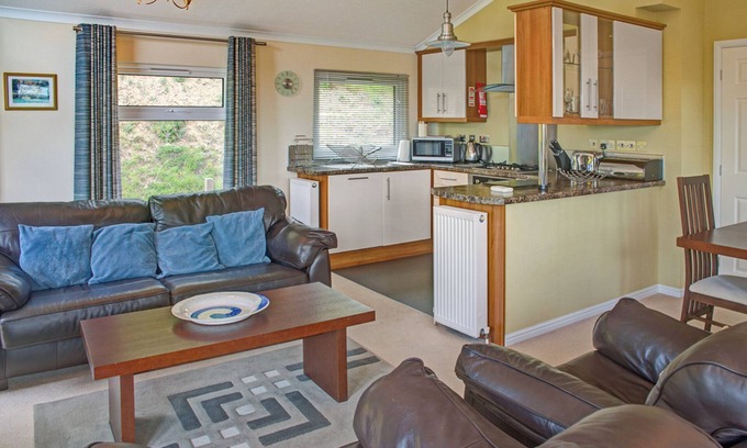 Tan-y-groes Ski Chalet | Luxury lodge with two doubles, one with en suite shower and one twin.