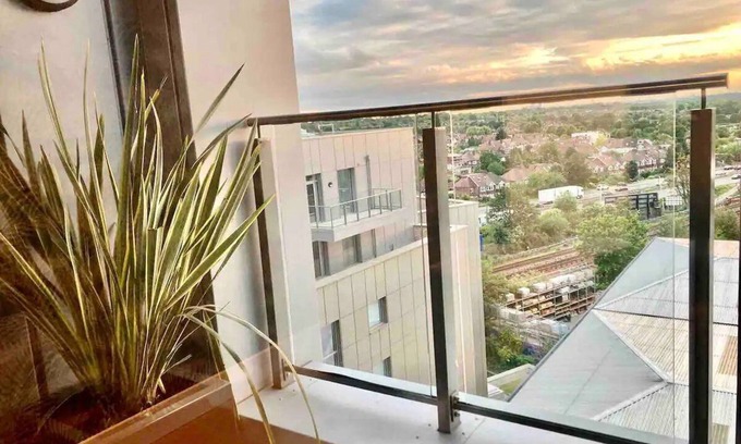 Hanger Hill Apartment | Luxury London New Modern Apartment next to Tube⭐️
