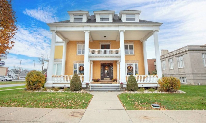 Clarion House | Luxury Mansion, Pet-Friendly, Downtown, 5 mins to Campus