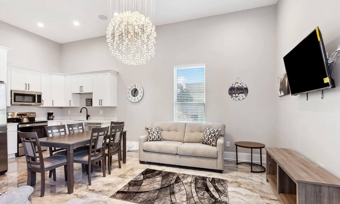 Tulane - Gravier House | Luxury Mini Mansion: Near French Quarter