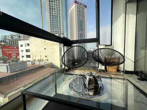 Gauthier Apartment | Luxury Modern Apartment in the Heart of the City with Balcony Overlooking Twin Towers