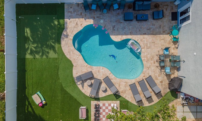Downtown Hollywood Villa | LUXURY MODERN BEACH HOUSE 7/5 NEW LOCATION A MUST! LARGE POOL!