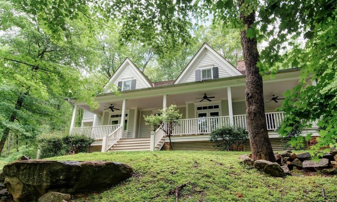 Hot Springs House | Luxury Mountain Farmhouse walking distance to The Omni Homestead Resort