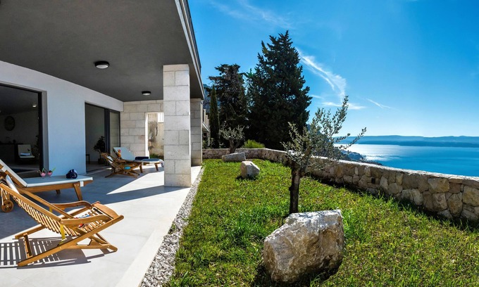 Borak Villa | Luxury new villa with sea view and indoor heated pool,2.5 km from sea and Omis