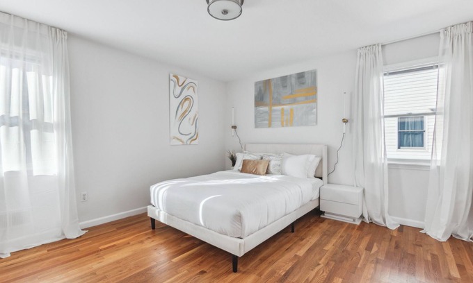 White Plains House | Luxury NY Retreat+Free Parking