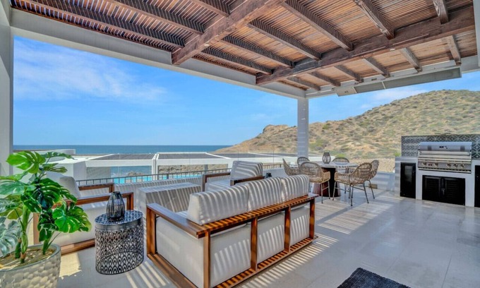 Cerritos Apartment | Luxury Oceanfront Condo with Private Jacuzzi & Resort Amenities