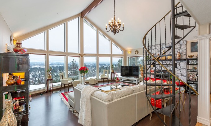 Spokane House | Luxury Panoramic View Home