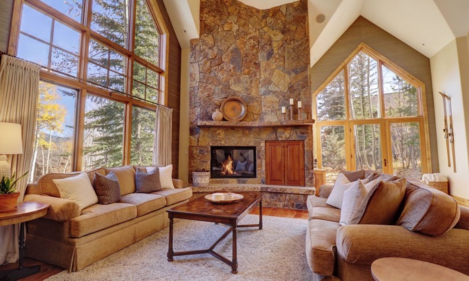 Three Peaks House | Luxury Peakside Escape - Private Hot Tub 3 Bedroom + Loft