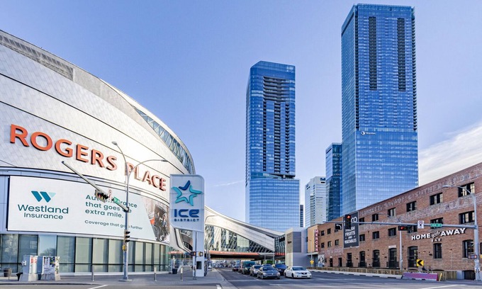 Downtown Edmonton Apartment | Luxury Pent House Suite in Downtown, Edmonton, AB.