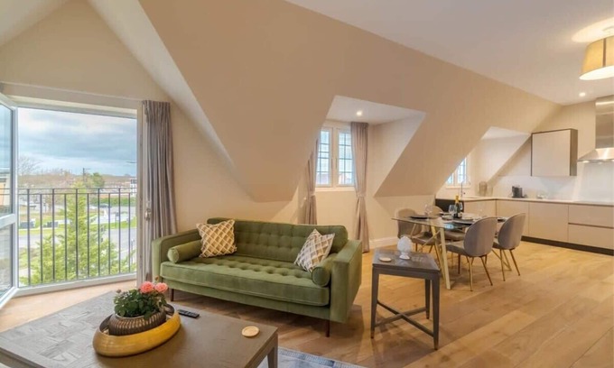 Windsor Apartment | Luxury Penthouse - Castle Views - 2 Bed & Parking