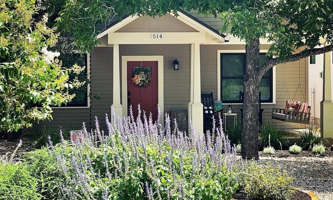 Fredericksburg House | Luxury rental in the heart of Fredricksburg minutes from Main Street.