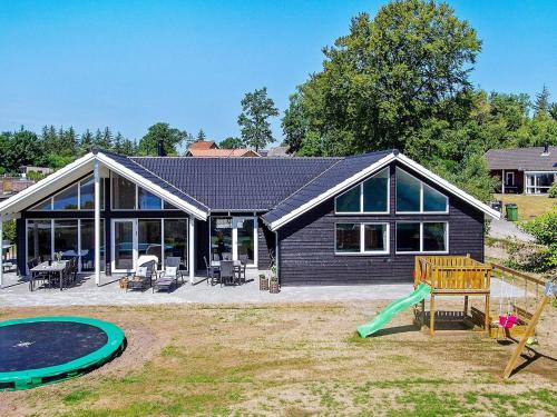 Hvidbjerg Strand House | Luxury Retreat by Hvidbjerg Beach - By Traum Ferienwohnungen