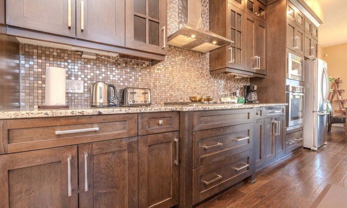 Banff Trail House | Luxury Retreat Near UofC | 2King+2Queen