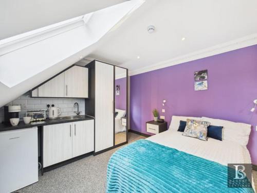 Slough House | Luxury room's with ensuite and kitchen, parking in Slough Centre
