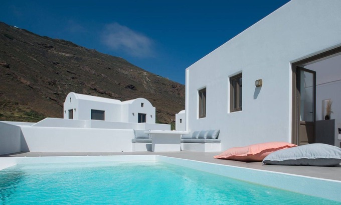 Imerovigli Villa | Luxury Santorini Villa | Villa Deluxe Suite | Private Pool | Sea View |.