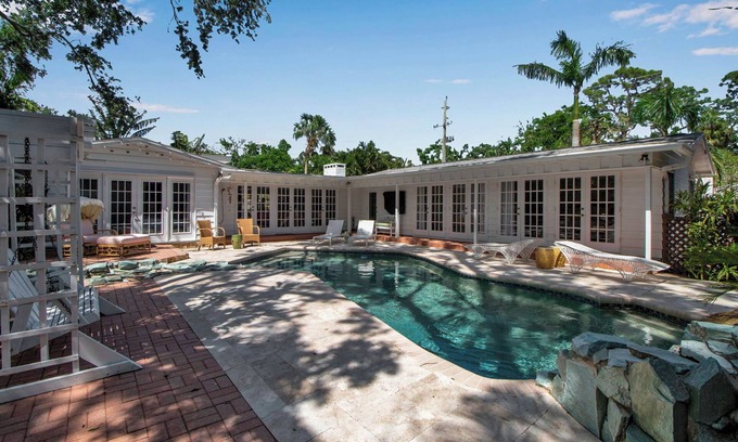 Central Sarasota House | Luxury Sarasota Oasis - 3BR Designer Pool Home in Premier Walkable Neighborhood