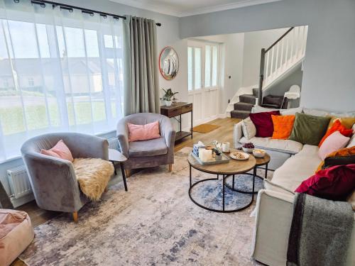 Dover Villa | Luxury Sea View Retreat with Hot Tub Sleeps 8