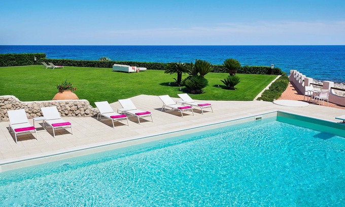 Fontane Bianche Villa | Luxury seafront villa with pool - 12 pax