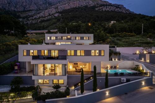 Omis Villa | Luxury, seafront Villa Petra with heated pool only 50m from beach