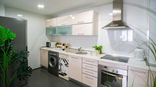 Carretera de Cadiz Apartment | Luxury Signature Apartment with FREE Parking - Malaga