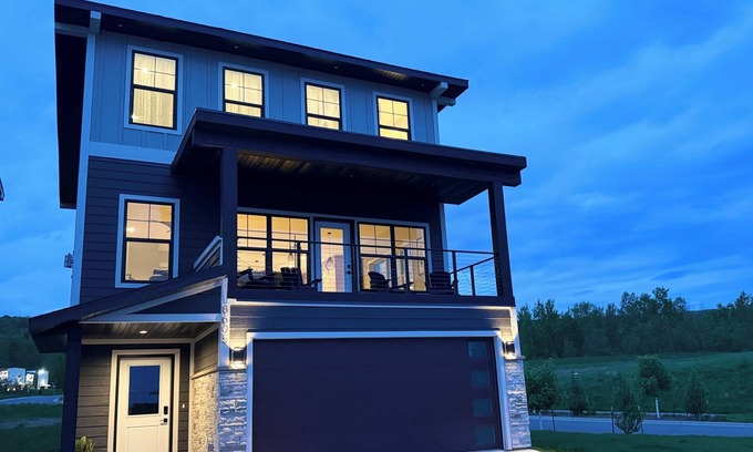 Riverside House | LUXURY SKI HOUSE Spacious Sauna Dogs 20% Off SKI Rental+Pass